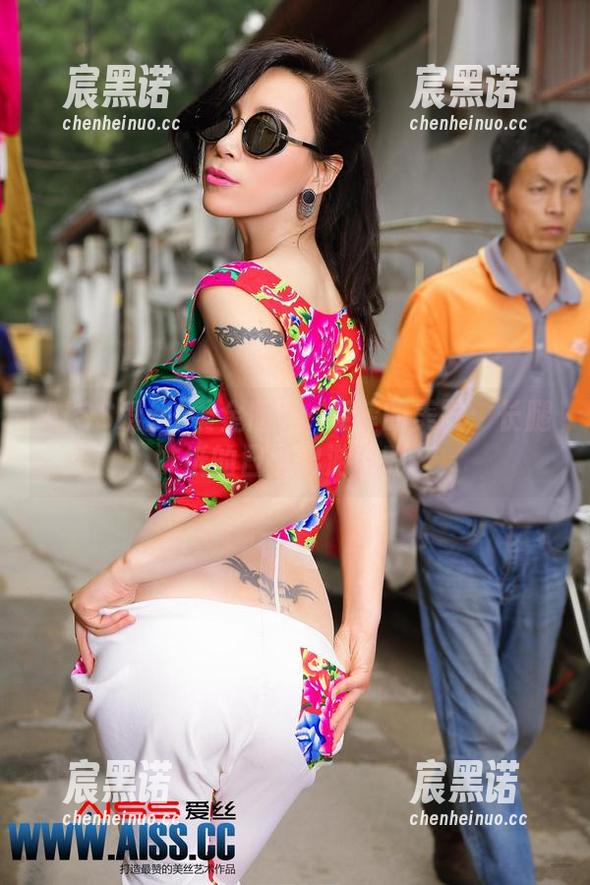 AISS爱丝(黄金版) - 索菲的美图：长腿妹纸的日常出游攻略！