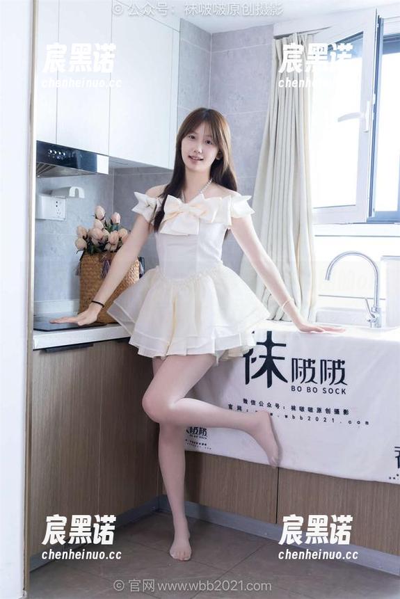 BoBoSocks袜啵啵 - 等等，甜甜圈的ol制服花絮居然也有这张图片！