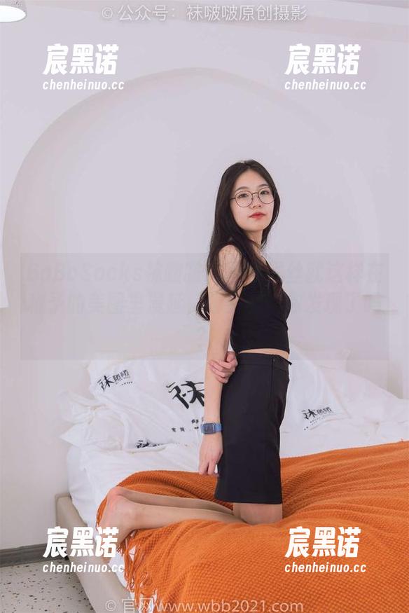 BoBoSocks袜啵啵-稚予 BoBoSocks袜啵啵 - 波点黑丝就这样在稚予的美图里漫延,脚尖的话你发现了吗?