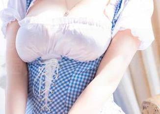 红色校服美眉，喵糖映画这图看得我都想回到校园，图库谁不想多留两分钟？