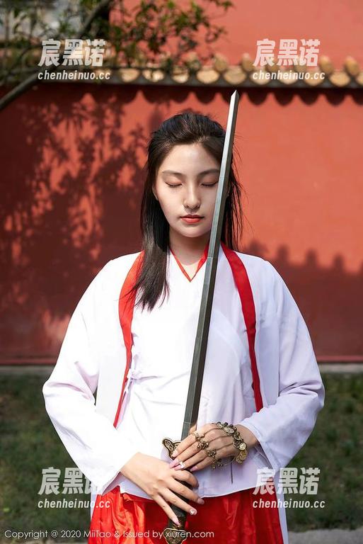 MiiTao蜜桃社 - 想看小草莓Berry如何玩转护士风，美图精选，潜力无穷，期待无限！