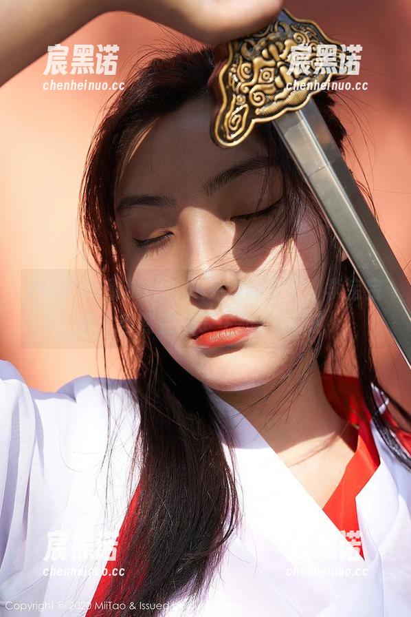 MiiTao蜜桃社 - 户外更新来了，李宝宝把大自然变成了生动的画布！