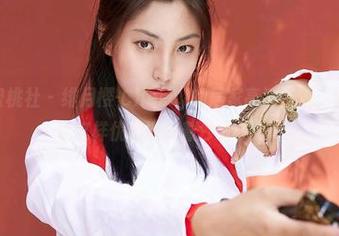 MiiTao蜜桃社 - 绯月樱-Cherry的居家高清合集：懒得外出，就这样优雅地赖着沙发多好。