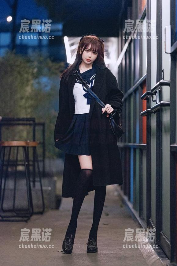 福利画报？不，Tina很妖孽呀的秘书写真更像是打了鸡血！