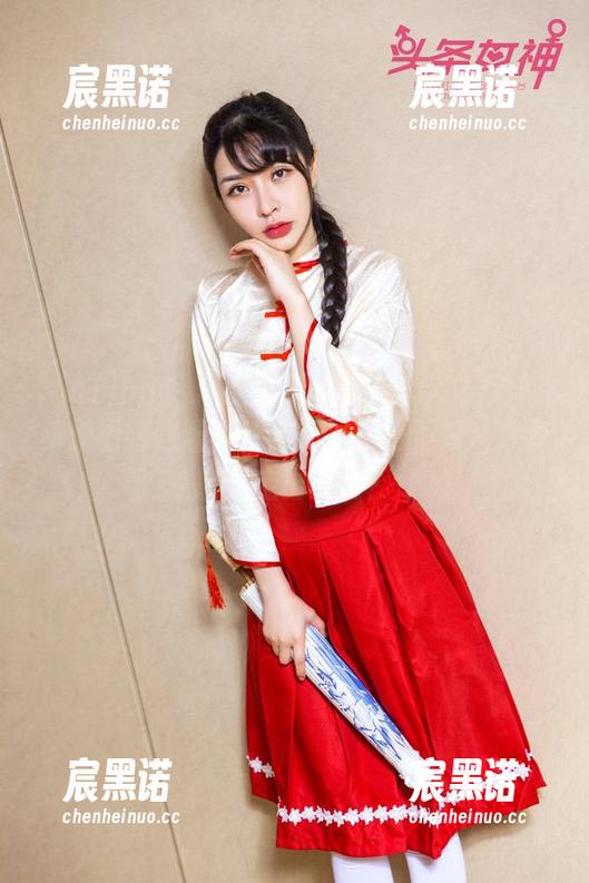TouTiao头条女神 - 李丽莎的学妹系列最新原图，这画面让我怀疑她是不是从青春剧里走出来的？