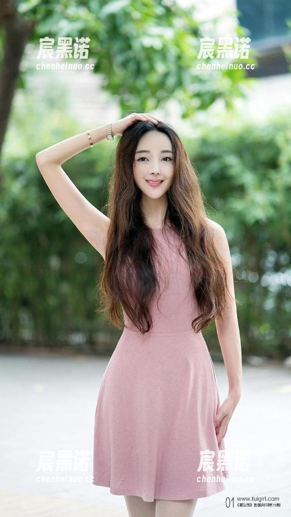 TuiGirl推女郎-林萌萌 TuiGirl推女郎 - 福利:林萌萌的美腿,光看就让人眼前一亮,难道她是故意的?