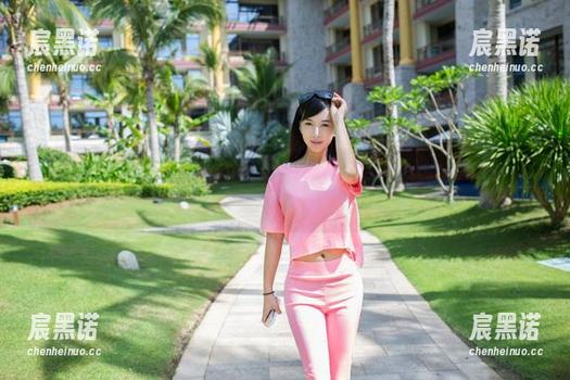 TuiGirl推女郎-王依萌 TuiGirl推女郎 - 除了飞行,王依萌的空姐福利图片也能让你飘飘欲仙!