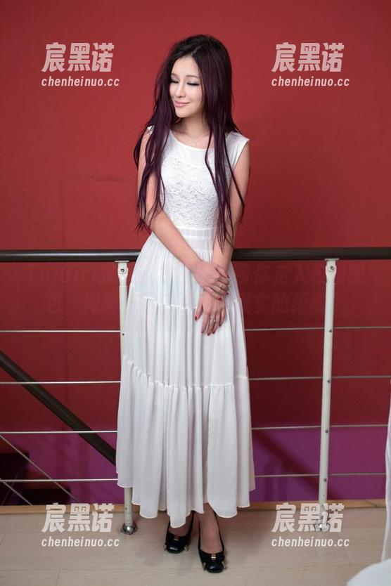 TuiGirl推女郎-王馨瑶 TuiGirl推女郎 - 王馨瑶带你走入校园图包,闲聊一下二次元与现实的距离!