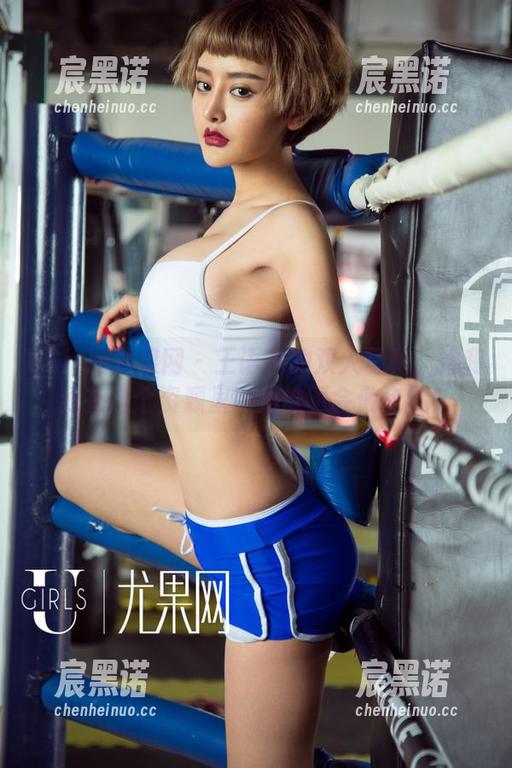 UGirls尤果网 - 王语纯的双人写真：她和我在这个资源里比拼谁更会做鬼脸！