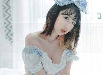 观看Uhye(이유혜)，粉色的快乐在指尖舞动