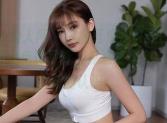 Xiuren秀人网 - 这版死库水可是FoxYini孟狐狸的免费写真，保准让你对“水”有新的认识。