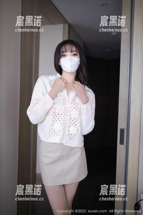 Xiuren秀人网 - 丝袜搭配伍晓丽Shirley：看图时我只能捂紧心口