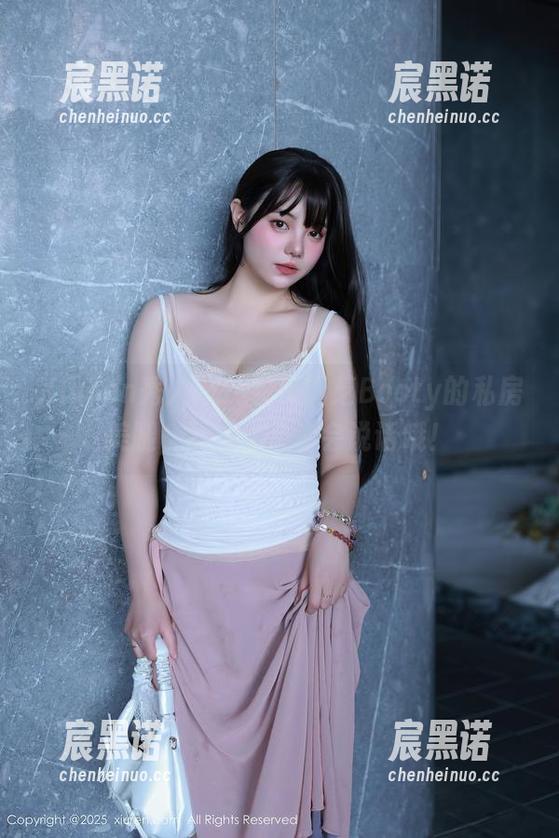 Xiuren秀人网-徐莉芝Booty Xiuren秀人网 - 看徐莉芝Booty的私房美腿,她说脚尖也会说话哦!