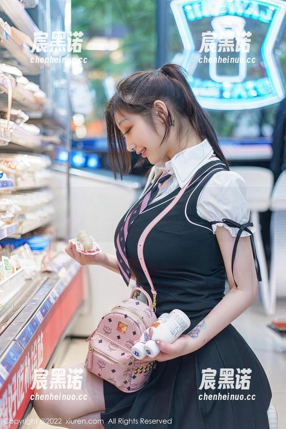 Xiuren秀人网 - 王馨瑶yanni的套图，照片里的秘密在云淡风轻间