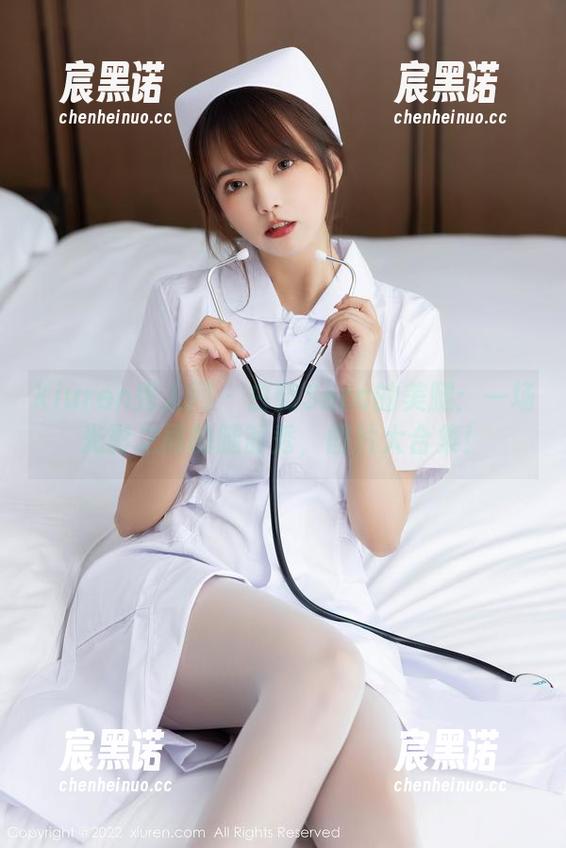 Xiuren秀人网 - 白微Sera的美腿：一场光影之间的腿部秀，图片大合集！