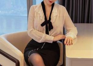 YouMi尤蜜荟 - 朱可儿最新作品：泳池边的瑜伽，怎么回事啊？