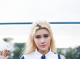 YouWu尤物馆 - 偷偷瞧Amrita贞贞的长腿美图，有点小嫉妒