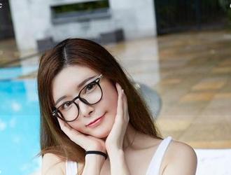 YouWu尤物馆 - 校园写真集，孟狐狸FoxYini教你怎么在图书馆边读书边拍照！