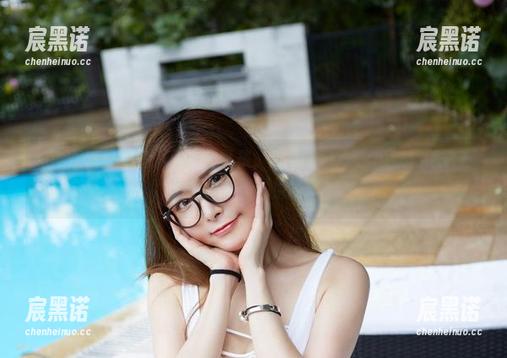 YouWu尤物馆 - 校园写真集，孟狐狸FoxYini教你怎么在图书馆边读书边拍照！