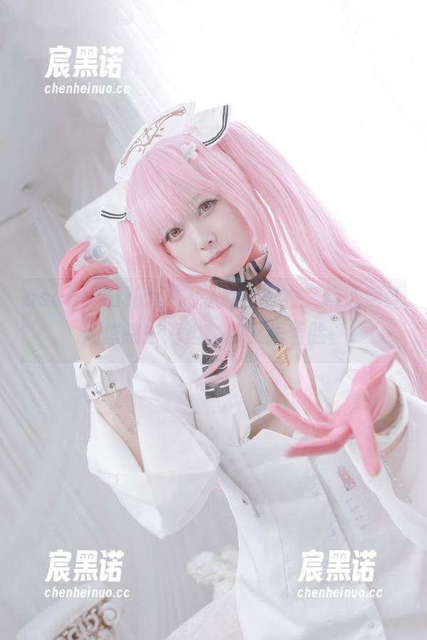 asagiriai(爱ちゃん)的泳衣，精选到让人想跑去海边，却又捂着脸。