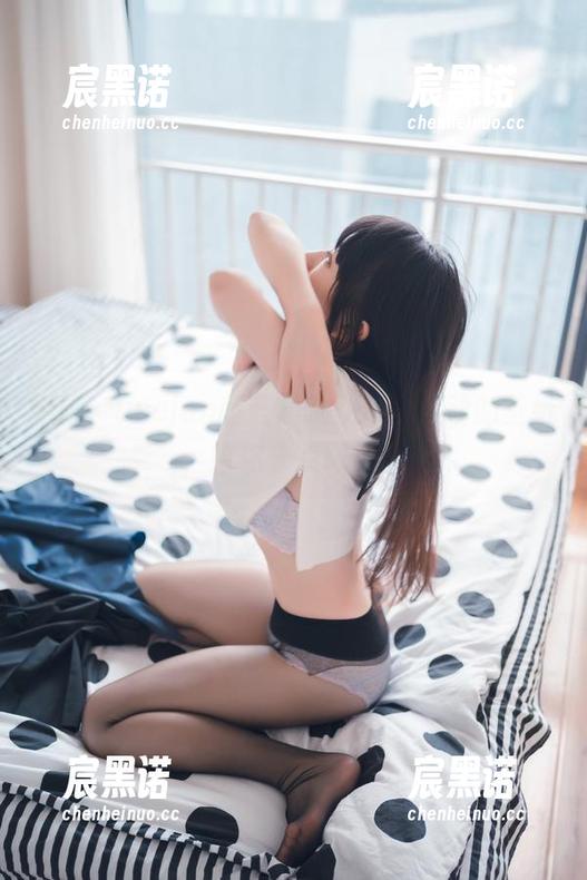 看吧，usejan蓝蓝晨曦就是个活动的壁纸，给你来点眼馋！