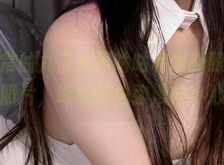 看似平常的九言从不咕咕和她的眼镜，原图到照片，唏嘘处总弥漫些小心思。