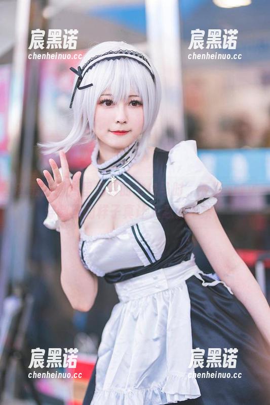 在最新图库里见到的飞鸟马时，亚缇arty穿制服的样子真让人忍俊不禁！