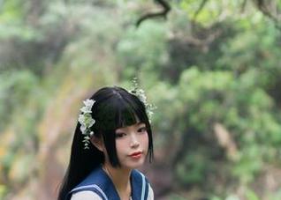 在你烨烨的高清图库里，学妹妆容好得让人想多看几眼
