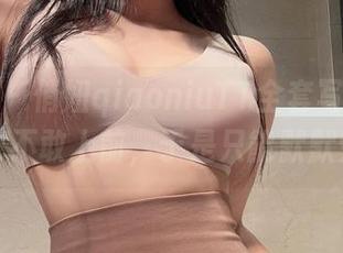 微密圈 - 俏妞qiaoniuTT全套写真，圣诞树也不敢上前，于是只能默默旁观！