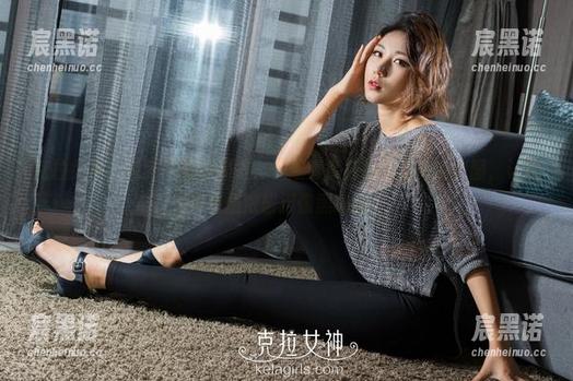 克拉女神 - 说到僮僮的黑白，干脆直接来份无圣光的套图，让这神秘感浓郁得像黑咖啡。