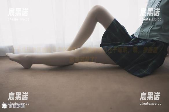 观看兔玩映画的阳光少女图包，扑通扑通心在干嘛呢，哦，被画面的美抓住了！