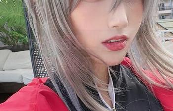 切切celia在作品集里，女孩们的自由，大概是说不完的故事