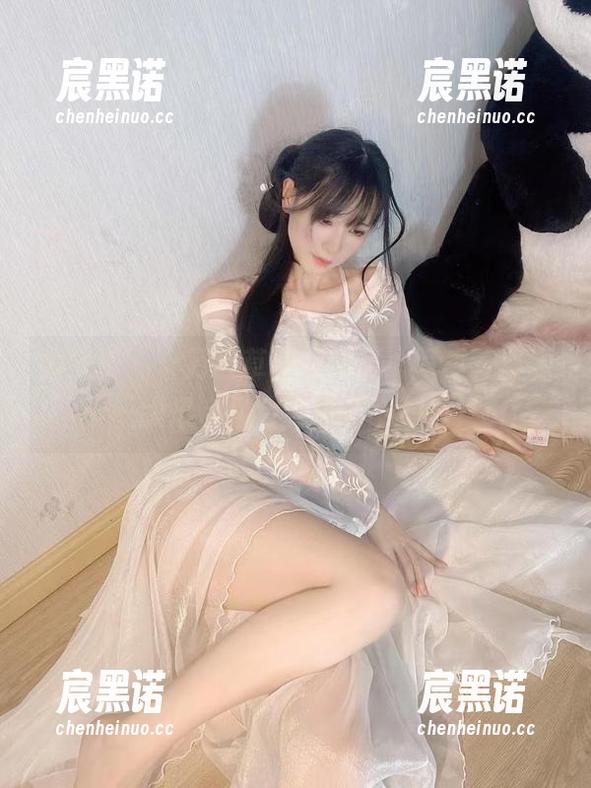 微密圈 - 十万口草莓粥粥甜心写真，资源一大堆，你会掉进哪个滤镜？