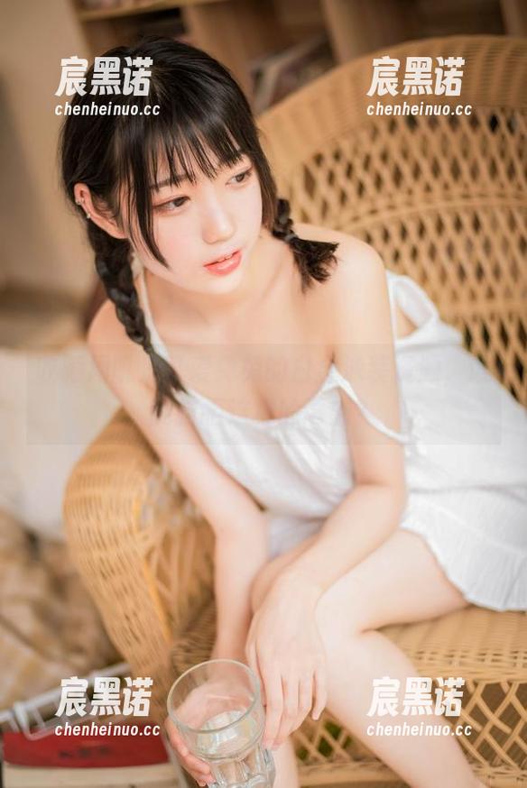 收藏周叽是可爱兔兔的白金泳装资源，谁能抗拒这样的诱惑？