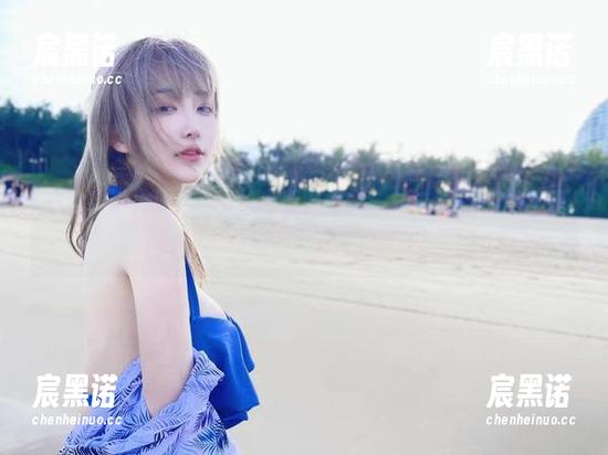 一边看啾小妍Deer的高清图包，一边在想今天是不是该运动了…