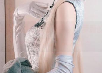 在喵糖映画的最新写真中，小萝莉的每一个wink都能让人心软～