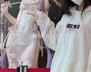 妖君白研在线：看她的毛衣是如何优雅加分的