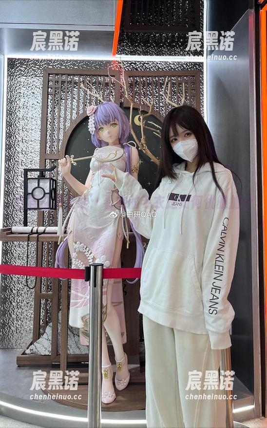 妖君白研在线：看她的毛衣是如何优雅加分的