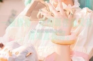 安曜曜一袭旗袍，原图既性感又有些奇妙，很难直视啊。