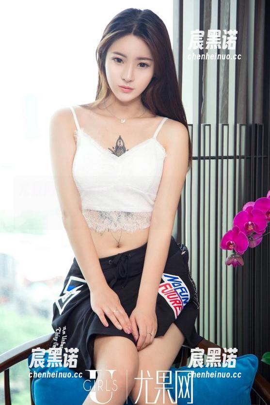 尤果网 - 高清的Abby金金，捧着王冠的女王，她在想什么呢？
