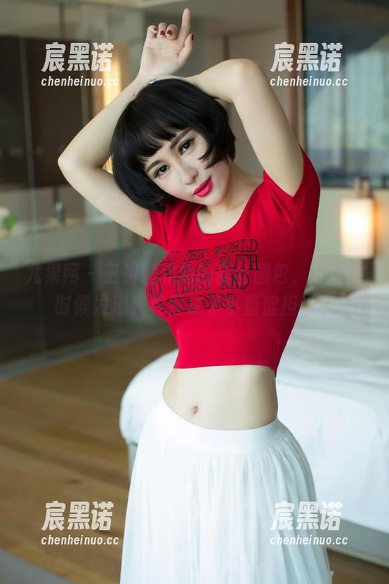 尤果网 - 王翊涵和她的蕾丝图包，分享的时候发现我竟然成了小羞涩担当。