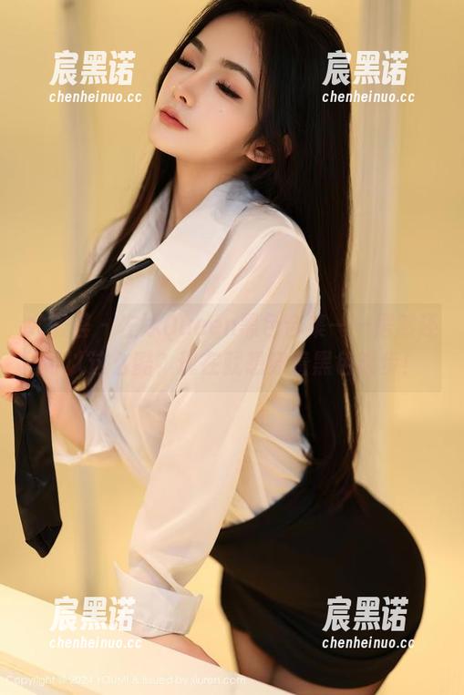 尤蜜荟 - 左冰Queen黑色合集——居然还可以这么酷？现在就想穿着黑色踱步！
