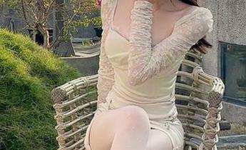 微密圈 - 徐莉芝这张泳装美图真心不错，下载后细品一下也没问题吧？