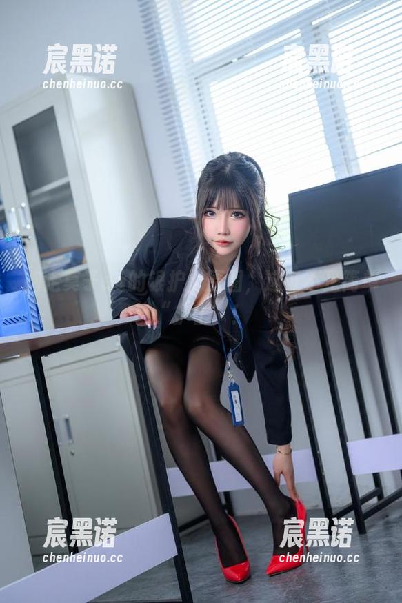 抱走莫子aa的银护士原图，这可不是简单“护士”！