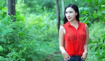 推女郎 - 杨伊的吊带原图，让我想起的不是夏天，而是那个刚睡醒的模样……