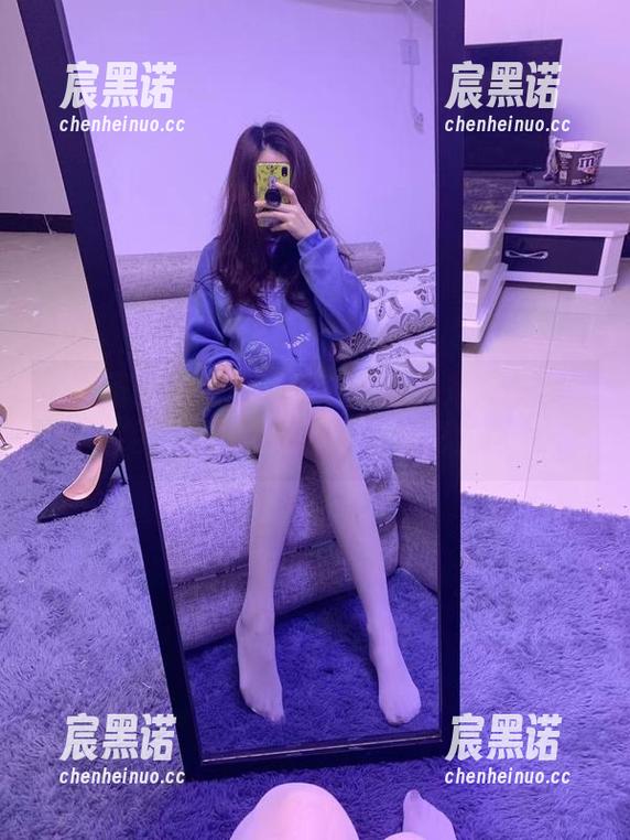 微密圈 - 提袜少女带来的无圣光女友合集，绝对是台上与台下的精彩对比！