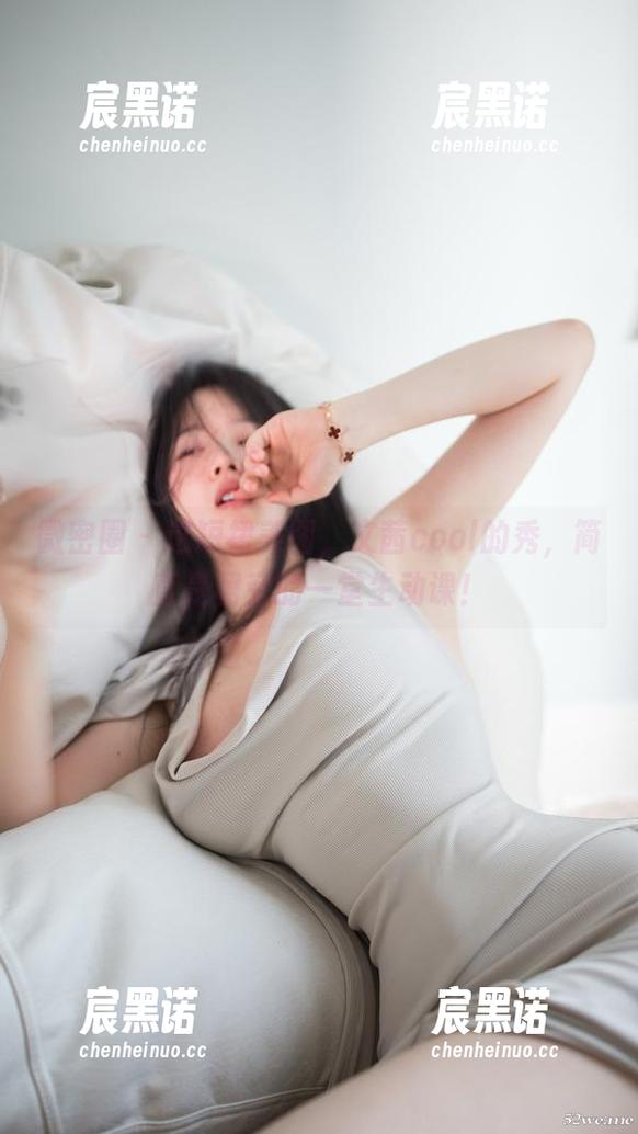 微密圈 - 这短裙美图，文茜cool的秀，简直是裙旁的一堂生动课！