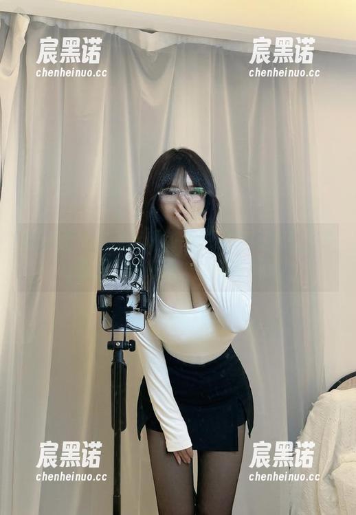 微密圈 - 是可馨耶的毛衣写真又来了，真心说这次的更新……贼有趣啊！