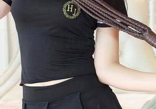 果团网 - 蜜桃Q妹儿的这身定制礼服，看来真得有一堆人排着队要一袭同款！