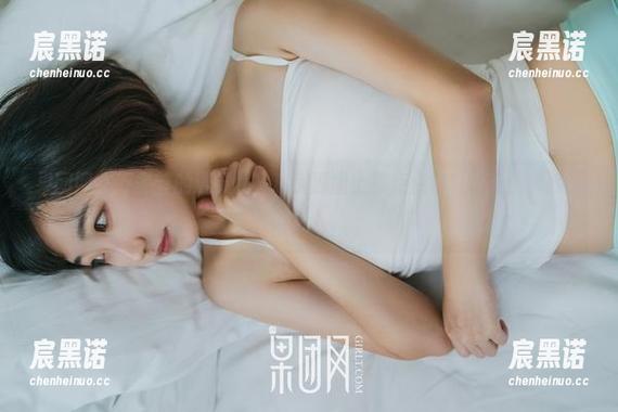 果团网-通灵儿 果团网 - 万圣节的通灵儿,私房原图上那点点稚气和妩媚,静静地勾人。
